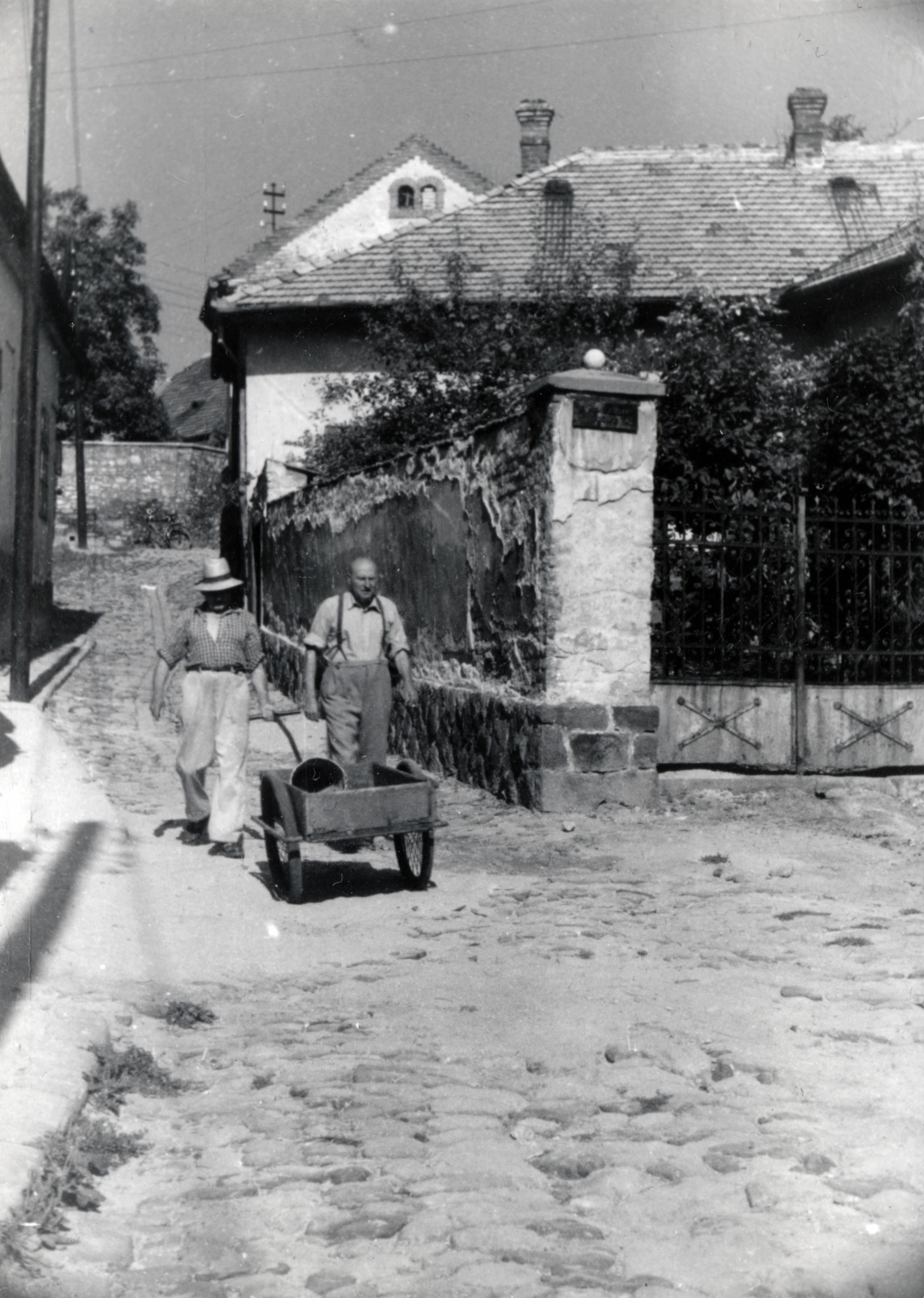 Hungary, Szentendre, Gőzhajó utca a Rab Ráby tér irányába nézve., 1960, Korbuly család, handbarrow, Fortepan #161477