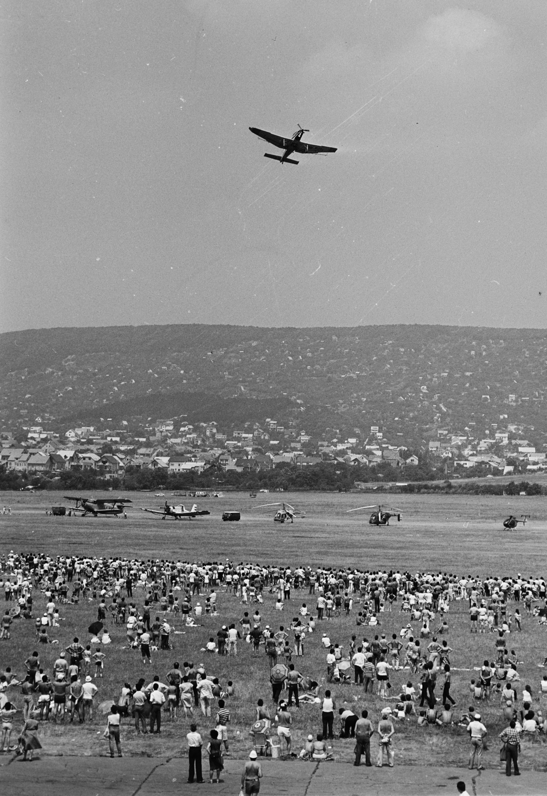 Hungary, Budaörs Airport, Budapest XI., repülőnap 1987. június 14-én., 1987, MHSZ, american brand, Soviet brand, mass, airplane, helicopter, airport, Antonov-brand, Polish brand, airs how, McDonnell Douglas-brand, Kamov-brand, Dunaferr Airplane Club, Budapest, Fortepan #16148