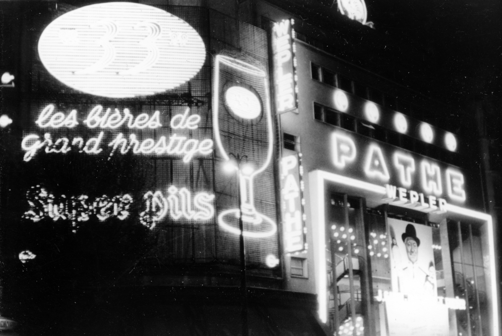 France, Paris, Place de Clichy, a Pathé-Wepler mozikomplexum., 1964, Korbuly család, Fortepan #161486
