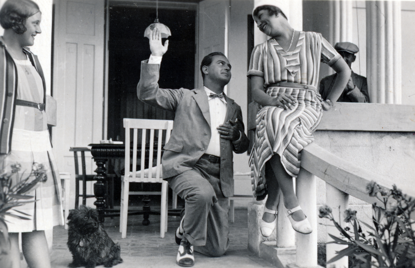 1929, Korbuly család, sitting on a handrail, jesting, courting, Fortepan #161516