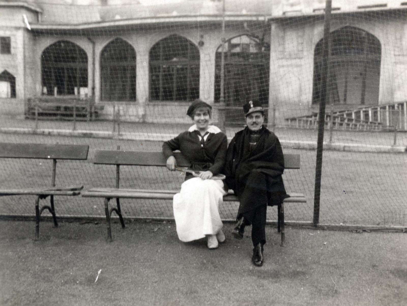 Slovakia, Košice, Városi liget, teniszpálya, háttérben a Korcsolya pavilon., 1931, Korbuly család, Fortepan #161597