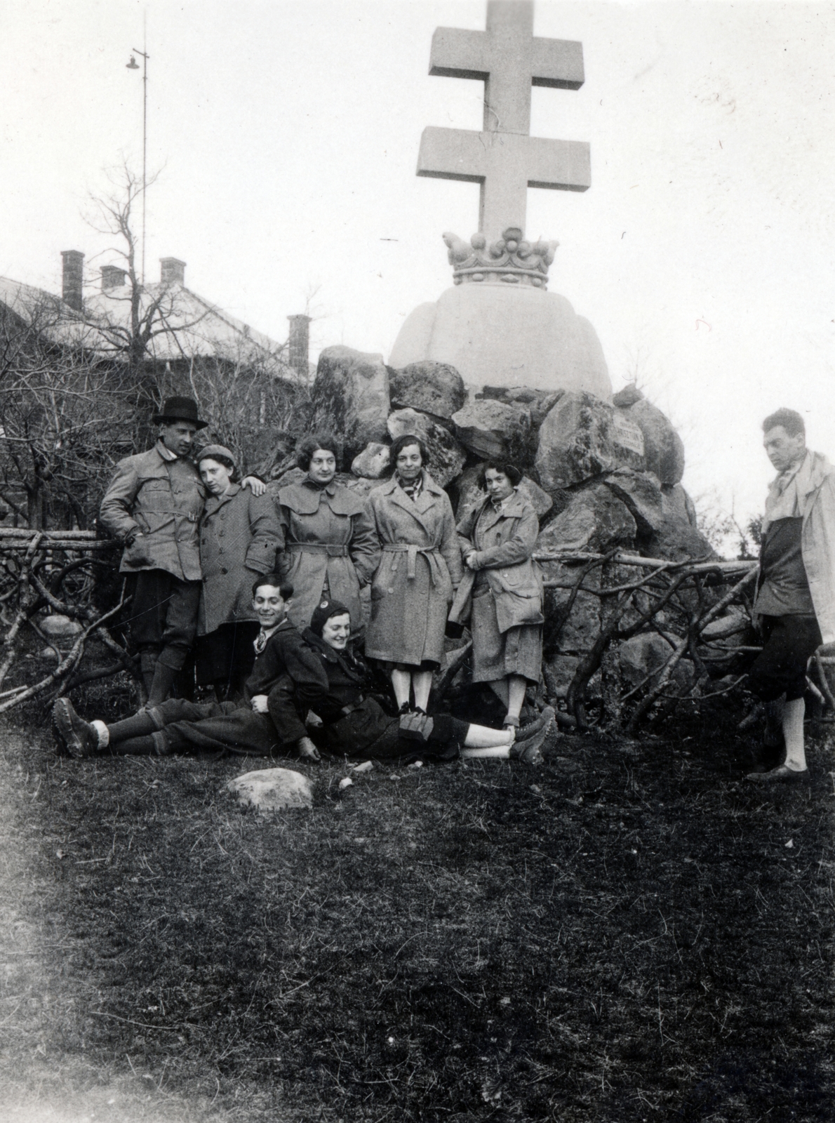 Hungary, Dobogókő, a Magyar Turista Egylet I. világháborúban elhunyt tagjai emlékére állított emlékmű., 1933, Korda Judit, Fortepan #161761