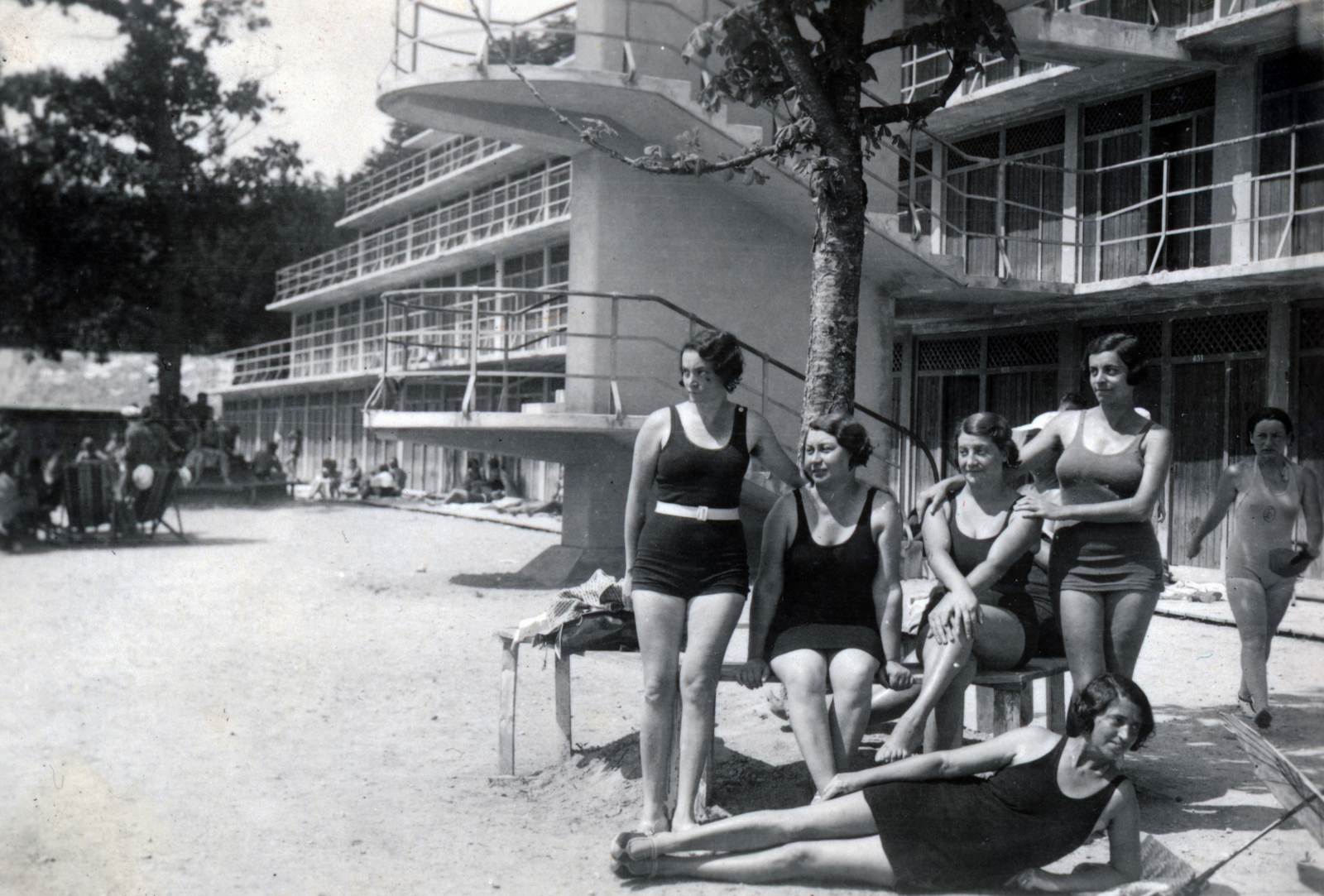 Szlovénia, Bled, a Veslaška promenada a Bledi-tó partján, Várfürdő (Grajsko kopališče)., 1933, Korda Judit, Fortepan #161805