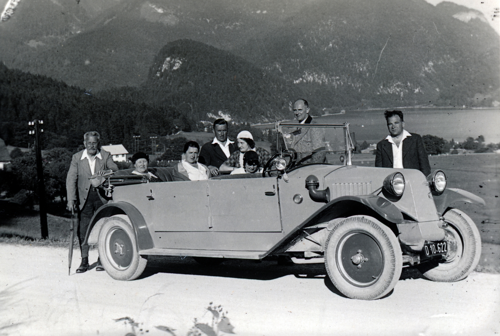 Austria, Sankt Gilgen, háttérben a Wolfgangsee., 1934, Korda Judit, Tatra-brand, Tatra T30, Fortepan #161815