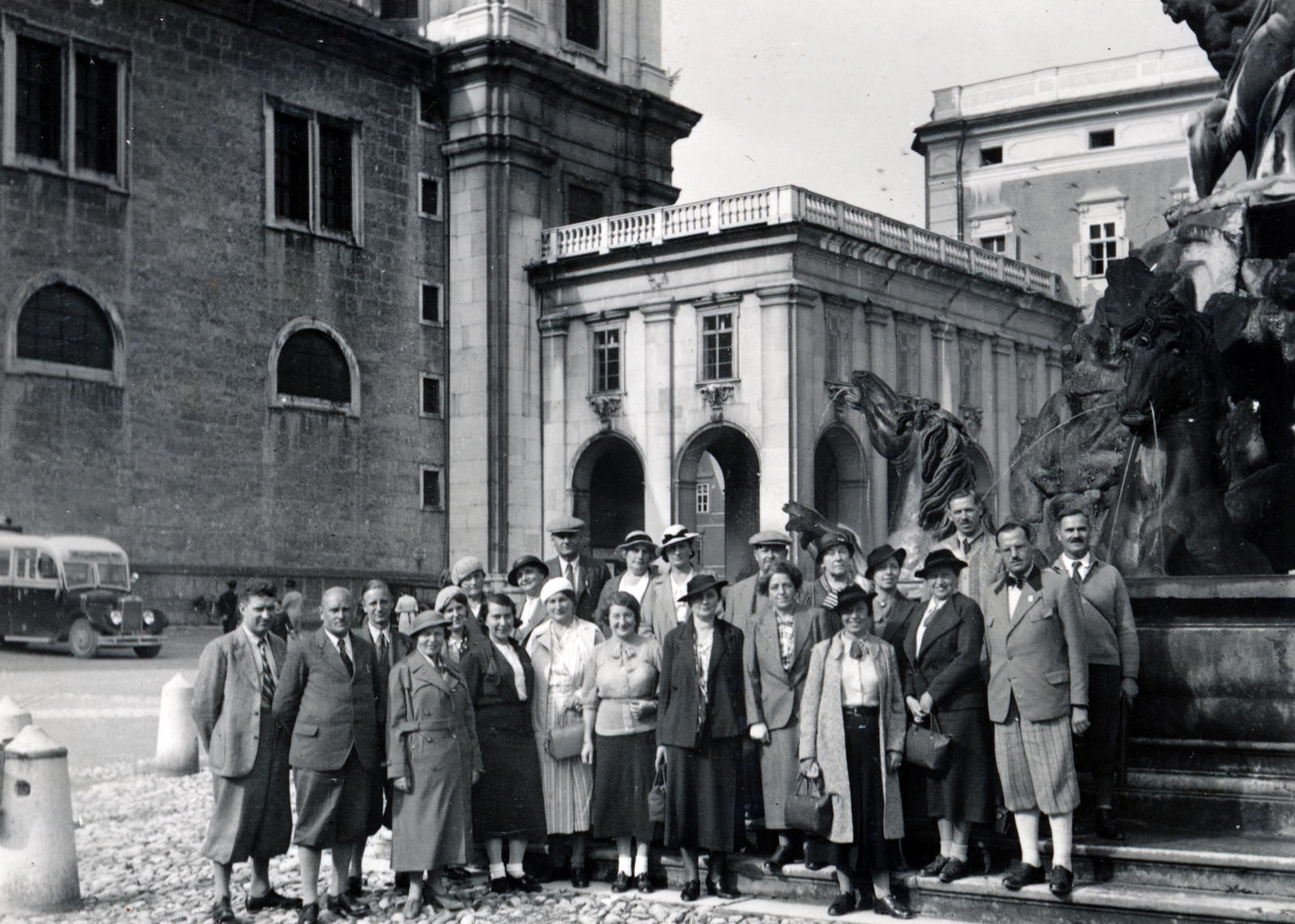 Austria, Salzburg, Residenzplatz, balra a Dóm., 1935, Korda Judit, Fortepan #161825