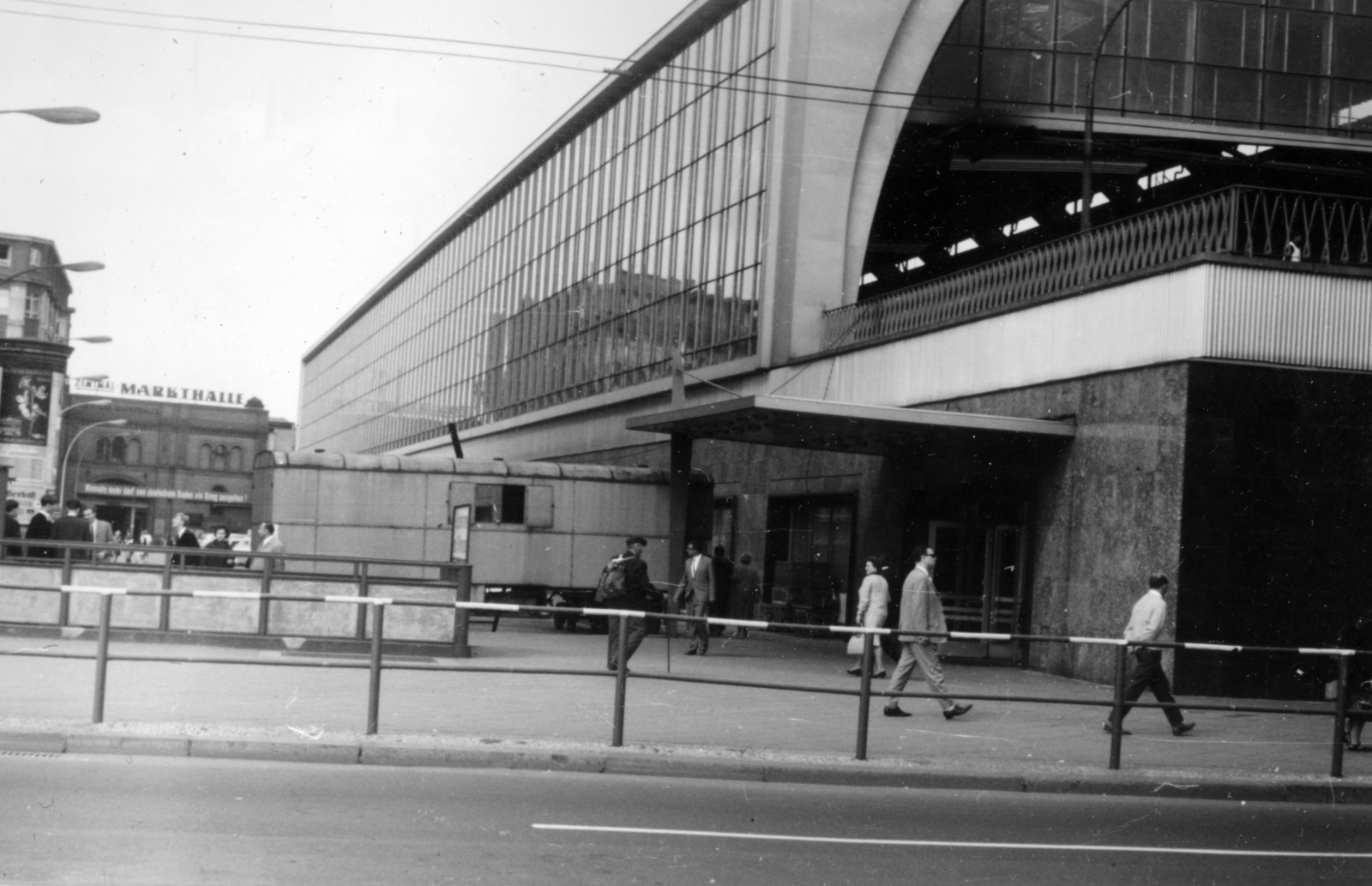 Germany, Berlin, Kelet-Berlin, az Alexanderplatz pályaudvar., 1965, Korda Judit, GDR, East-Berlin, train station, Fortepan #161852