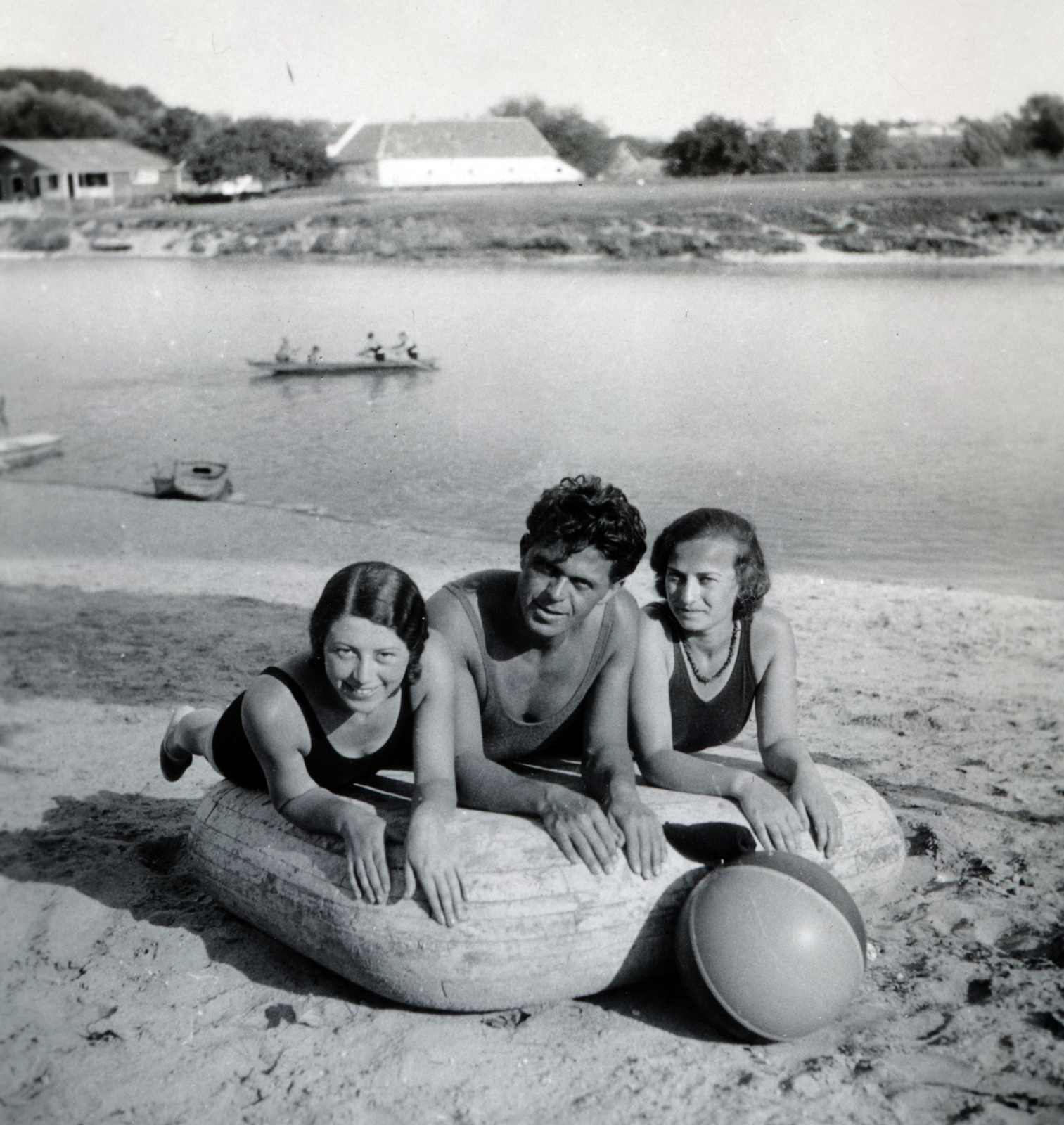 1931, Korda Judit, lying on stomach, shore, three people, Fortepan #161894