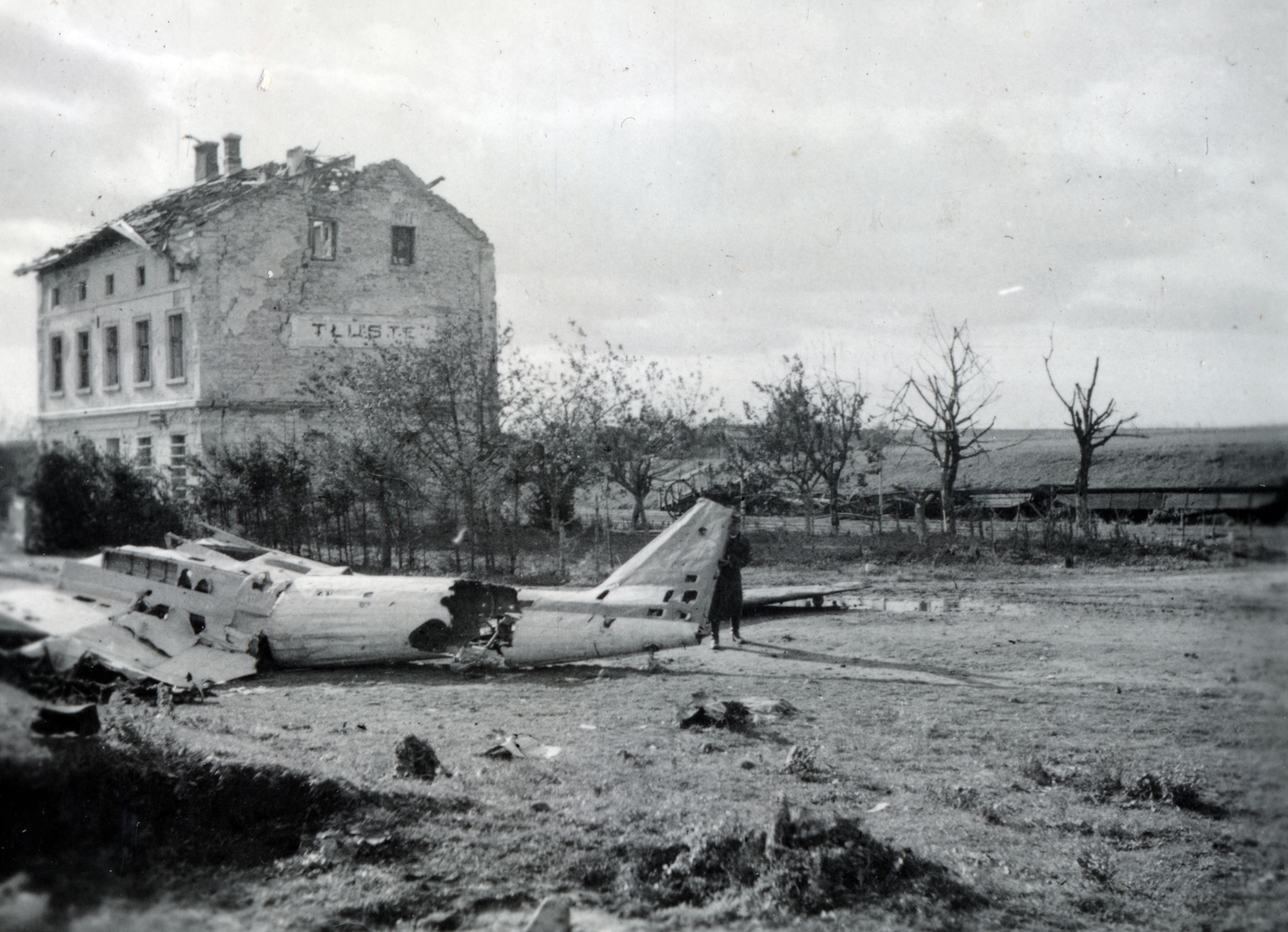 Ukraine, Tovste, vasútállomás., 1942, Kiss Endre, eastern front, airplane, second World War, wreck, Fortepan #161951