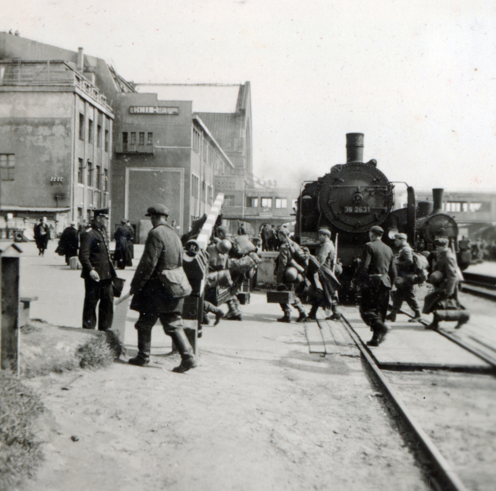 Ukraine, Kyiv, vasútállomás., 1942, Kiss Endre, steam locomotive, DR/DB 38 series, Fortepan #161954