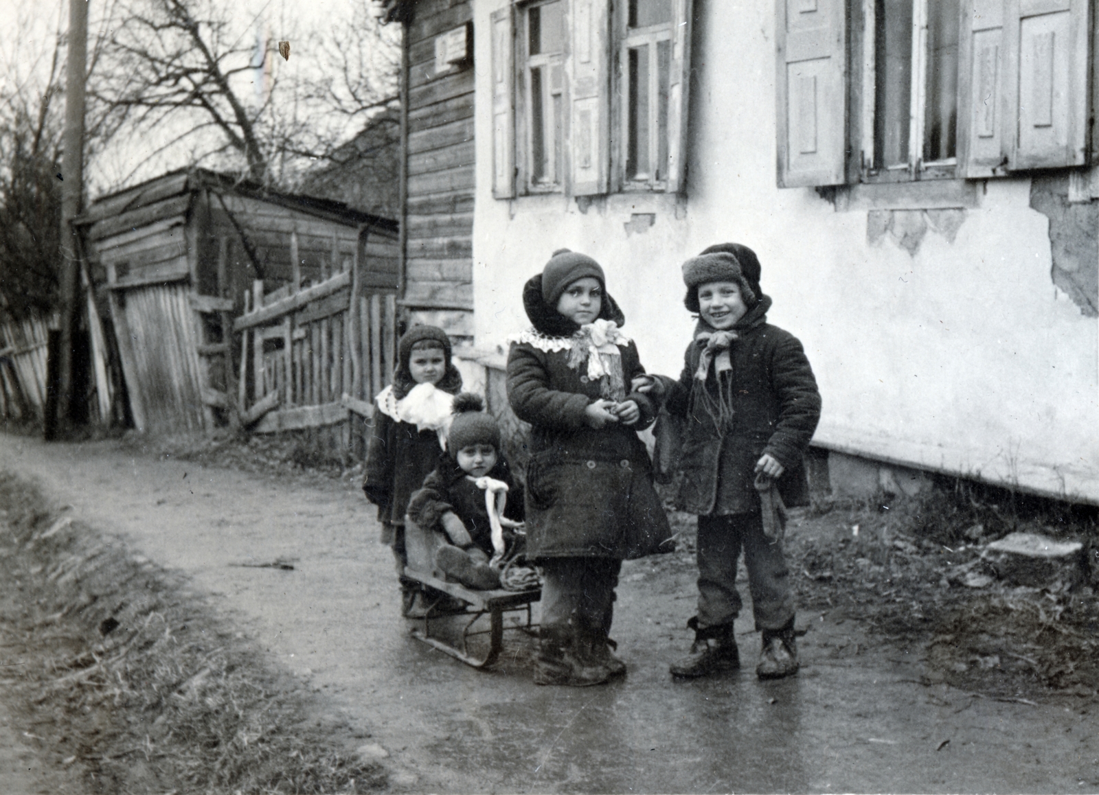 1942, Kiss Endre, kids, sledge, Fortepan #161970