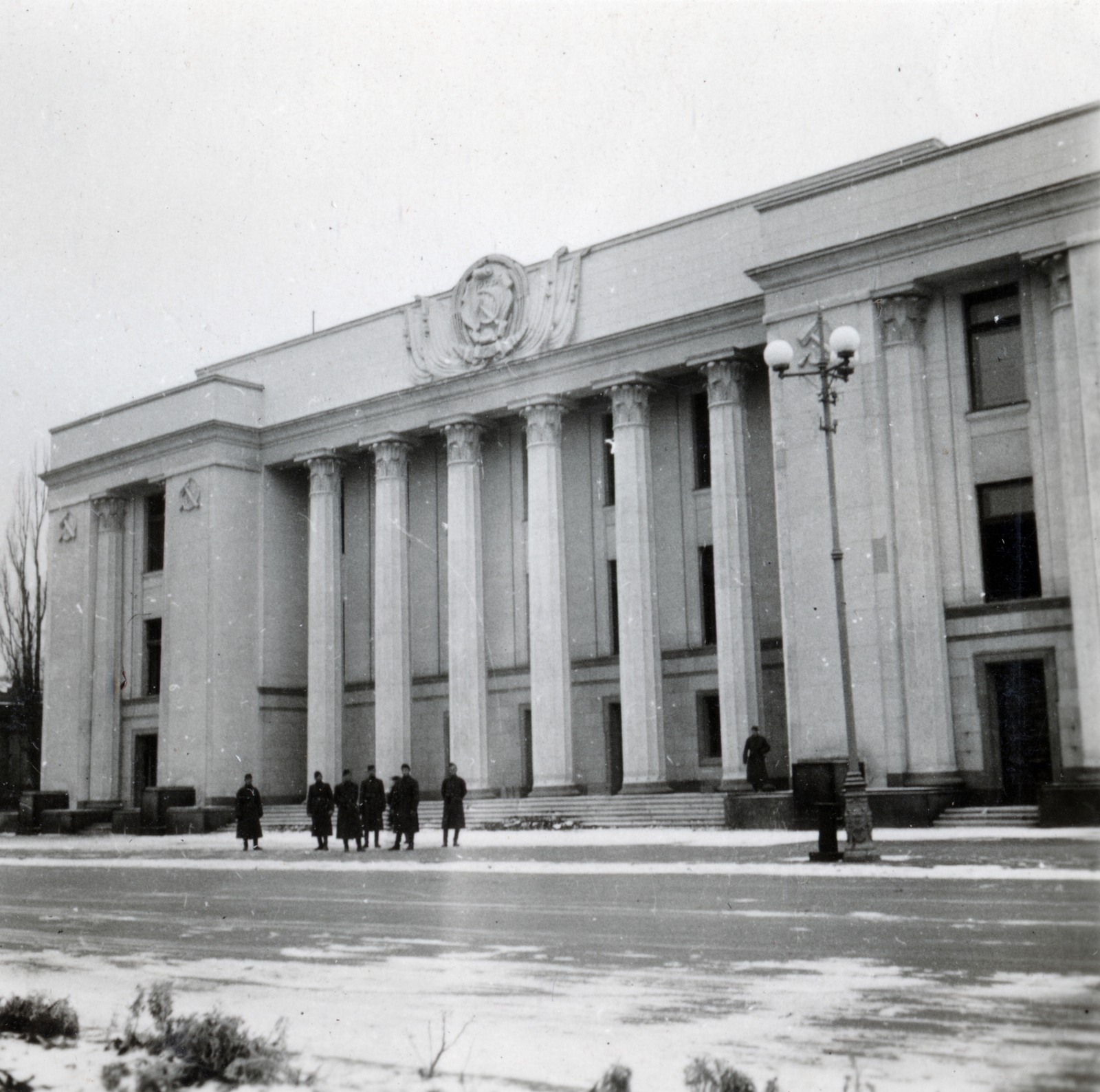 Ukraine, Kyiv, Plosa Konsztyituciji, a Nemzeti Tanács épülete., 1942, Kiss Endre, Fortepan #161971