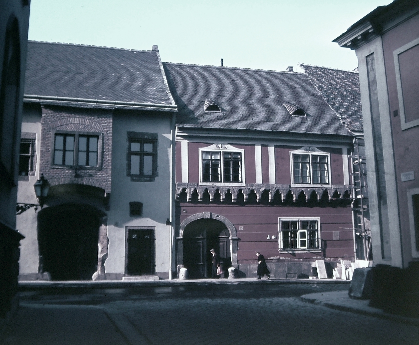 Hungary, Budapest I., Fortuna köz, szemben az Országház utca., 1965, Kotnyek Antal, monument, colorful, street view, gas lamp, repair, Budapest, Fortepan #16199