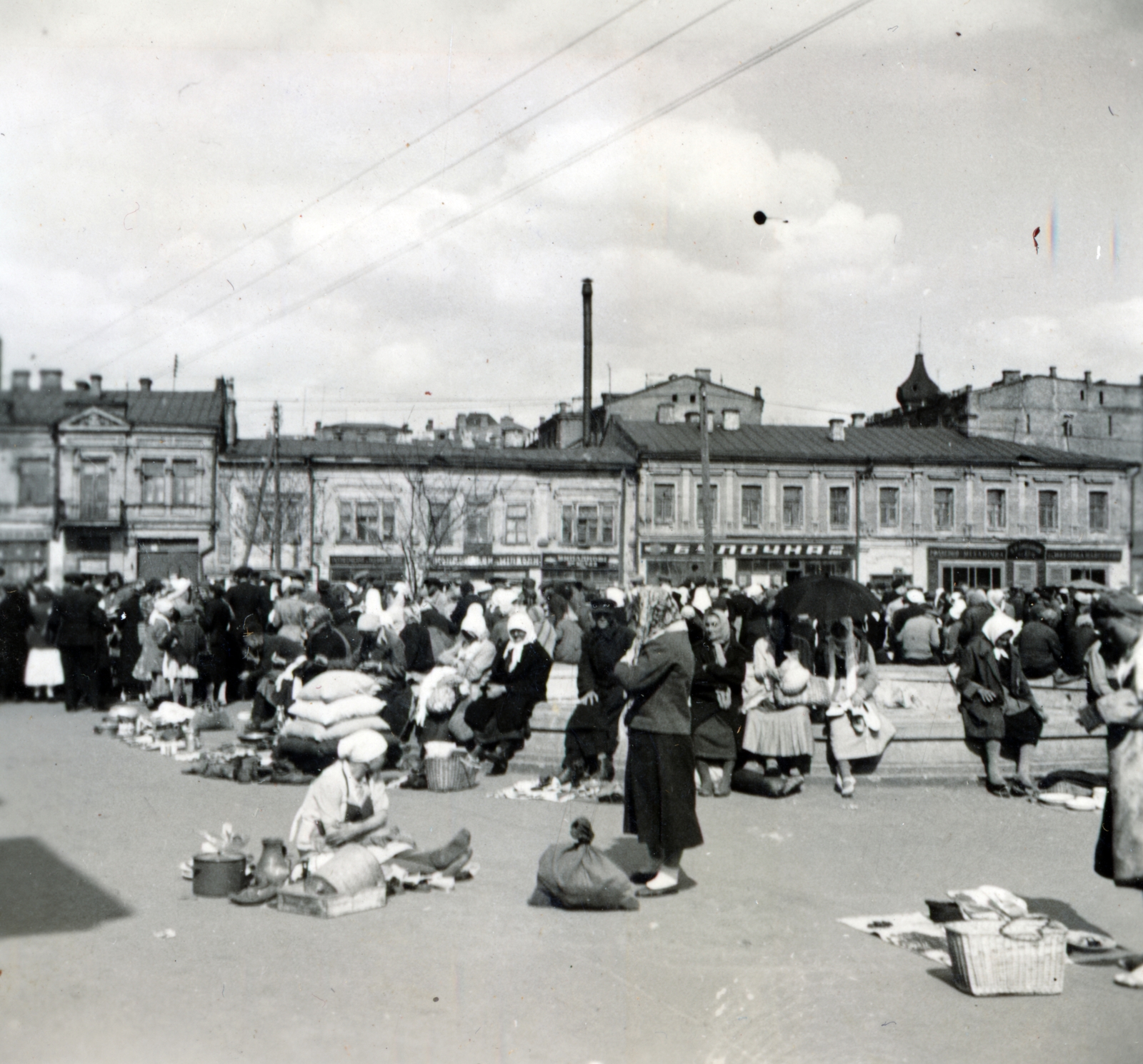 Ukraine, Kyiv, Galíciai tér / Halicka ploscsa (ekkor 1905-ös felkelés tere), piac., 1942, Kiss Endre, Fortepan #161993