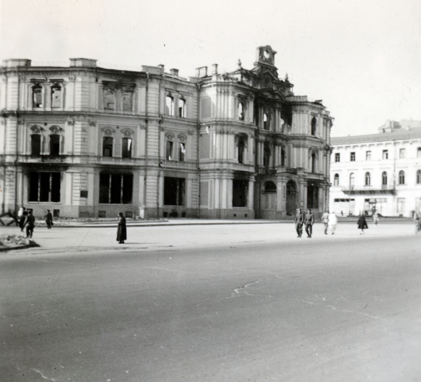Ukraine, Kyiv, Hrescsatik sugárút a Függetlenség terénél (Majdan Nezalezsnosztyi), a Városháza romjai., 1942, Kiss Endre, Fortepan #162029