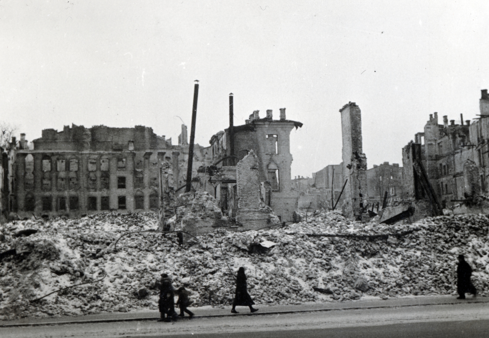 Ukraine, Kyiv, a Hrescsatik sugárút felrobbantott épületei, Szpartak mozi és étterem romjai., 1941, Kiss Endre, war damage, second World War, damaged building, Fortepan #162039