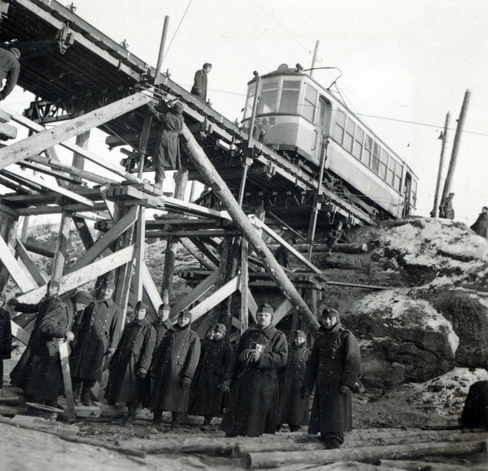 Ukraine, Kyiv, ideiglenes felüljáró építkezése a mai Pecserszk híd helyén, a mai bulvar Druzsbi Narogyiv felett., 1942, Kiss Endre, Fortepan #162056