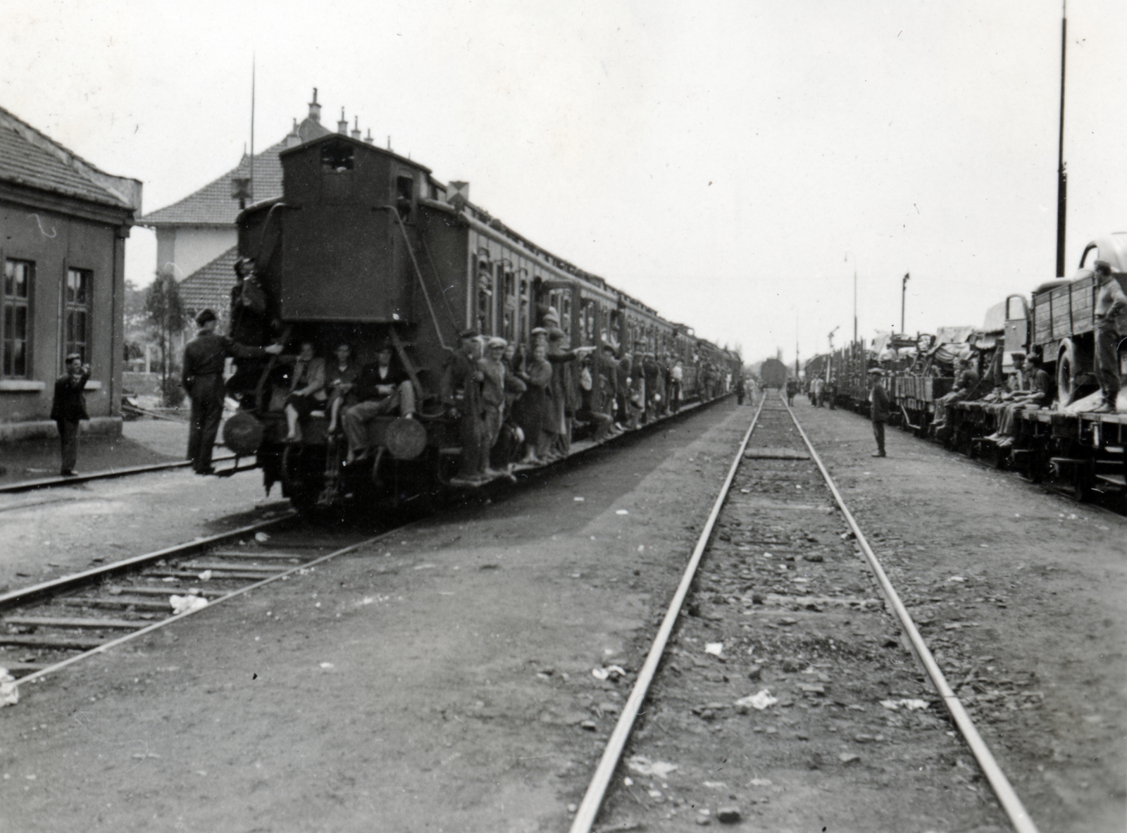 1943, Kiss Endre, train station, Fortepan #162080