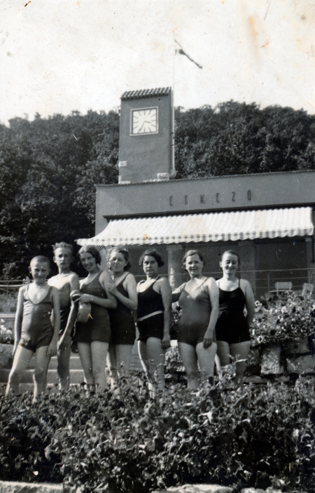 Magyarország, Parádfürdő, Parád, Gyógyfürdő, strand., 1929, Mario Cossu, fürdőruha, nagyság szerint, tipográfia, óra, felirat, Fortepan #162094