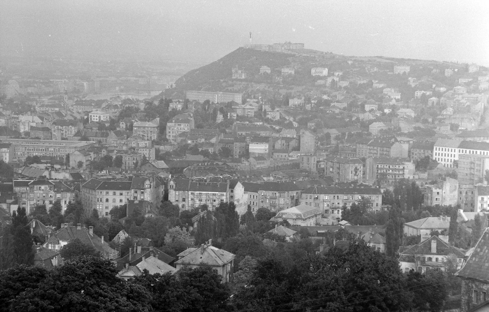 Hungary, Budapest XII.,Budapest I., Kissvábhegy (Martinovics-hegy), kilátás a Gellért-hegy felé., 1955, Kotnyek Antal, Budapest, citadel, Fortepan #16220