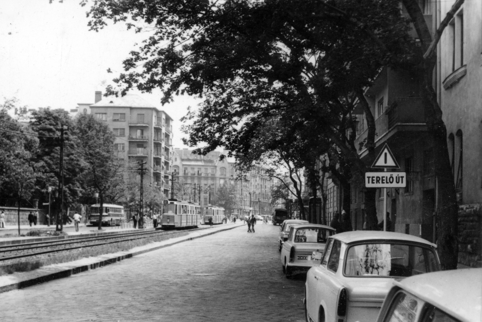 Magyarország, Budapest XI., a Villányi út a 10. számú ház előtt, szemben a Móricz Zsigmond körtér a Karinthy Frigye út torkolatánál., 1972, Rudan Pál, Budapest, Fortepan #162343