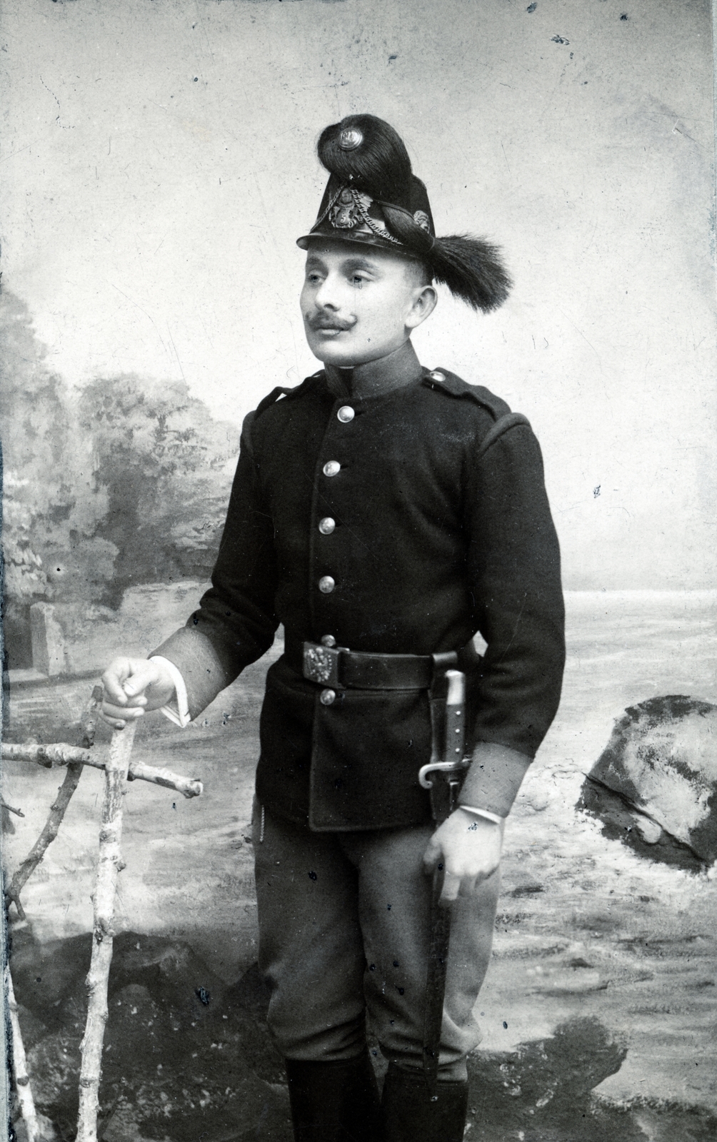 1900, Váradi Judit, katona, kard, stúdió, toll, öv, gomb, tüzér, Fortepan #162444