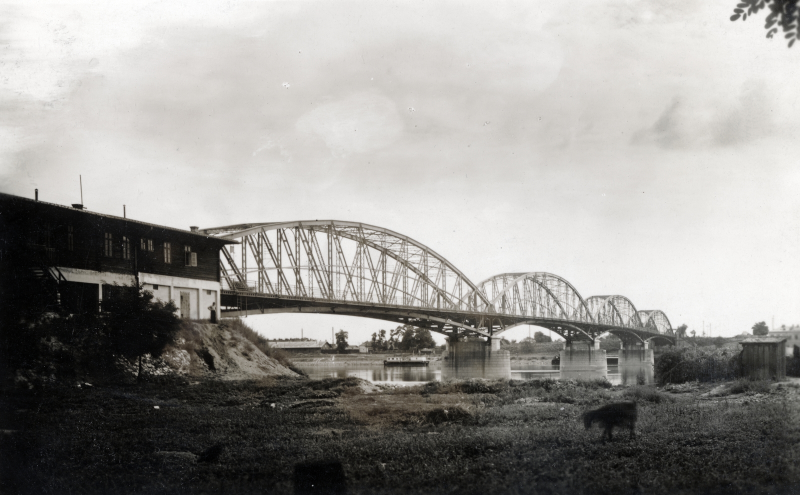 Slovakia,Hungary, Komarno, Erzsébet-sziget, Erzsébet híd, a túlparton Magyarország., 1936, Iharos Sándor, river, border, bridge, Fortepan #162457