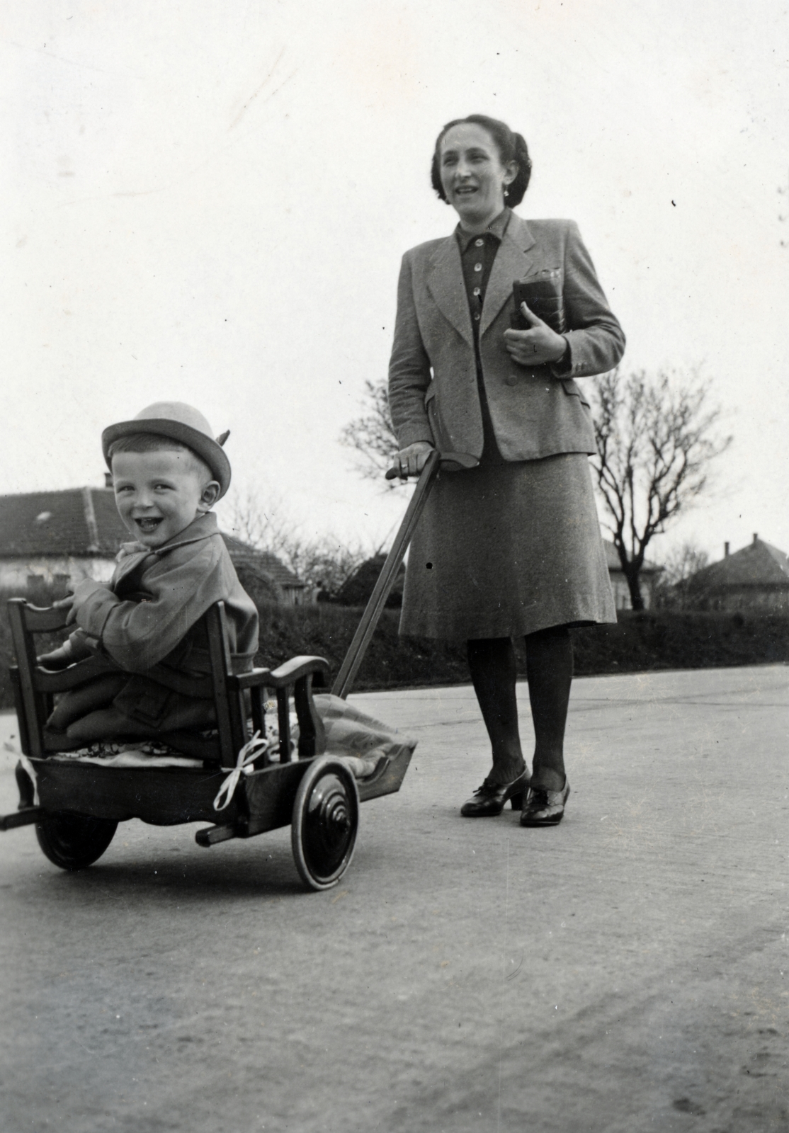 1940, Konrád Miklós, handbarrow, kid, mother, Fortepan #162523