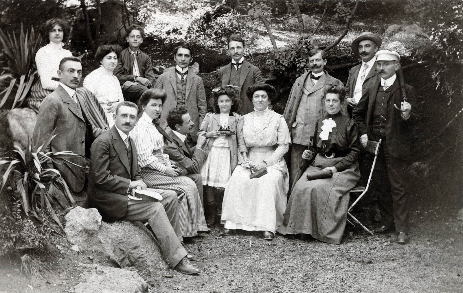 1909, Gara Andor, tableau, companionship, sitting on a rock, Fortepan #162626