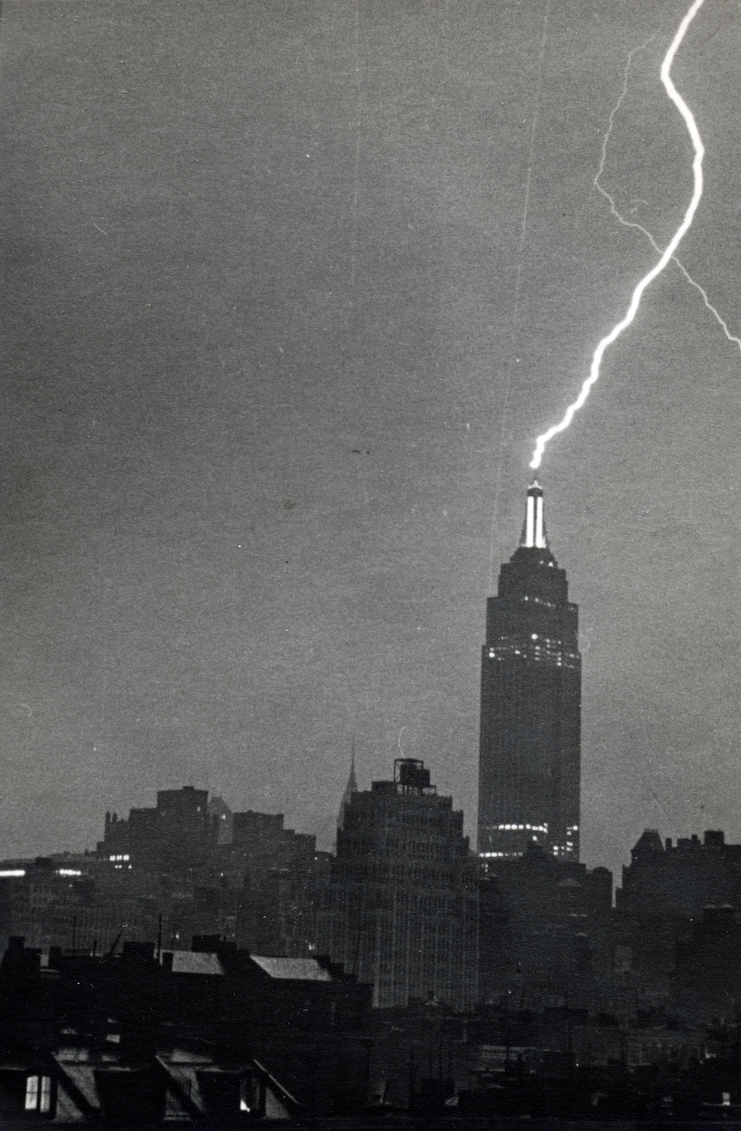 Amerikai Egyesült Államok, New York, jobbra a háttérben az Empire State Building., 1932, Gara család, villámlás, Fortepan #162654