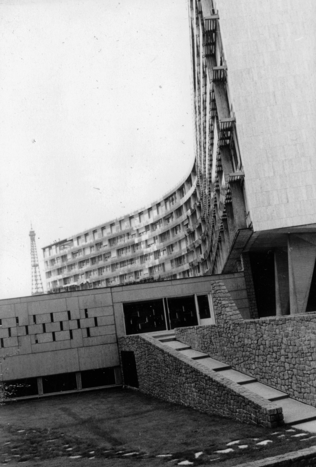 Franciaország, Párizs, Place de Fontenoy, az UNESCO székház (Breuer Marcell, Bernard Zehrfuss, Pier Luigi Nervi, 1958.)., 1963, Gara Andor, modern építészet, Fortepan #162740
