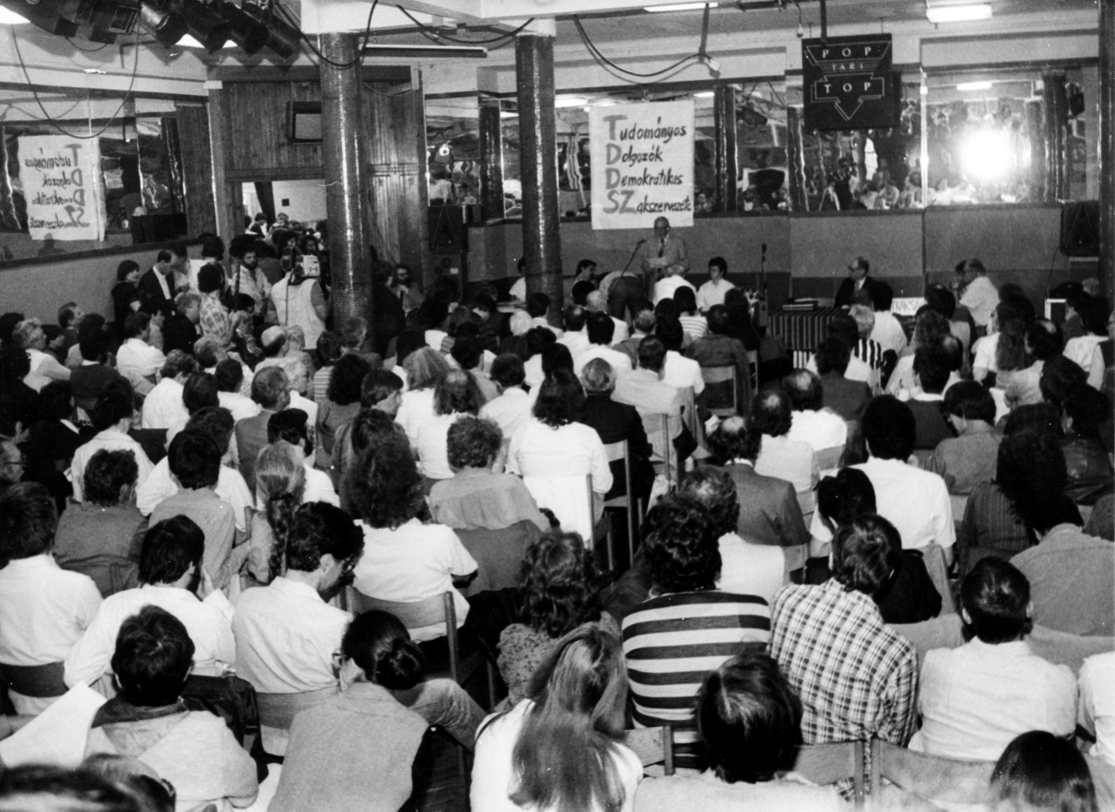 Hungary, Budapest VII., Dohány utca 22-24., Metro Klub, a Tudományos Dolgozók Demokratikus Szakszervezete alakuló gyűlése, 1988. május 14-én., 1988, Nyitrai Ferenc, Budapest, regime change, Fortepan #162748