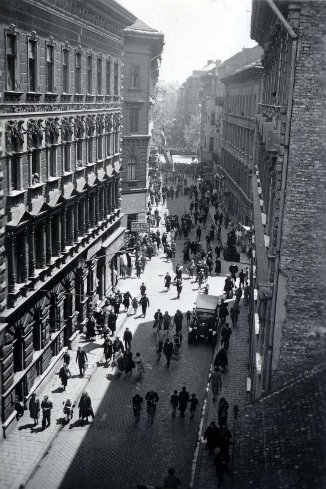 Hungary, Budapest VI., kilátás a Szív utca 34. számú ház III. emeletéről az Aradi utcai kereszteződés és az Andrássy út felé ., 1938, Lichtmann Tibor, Budapest, Fortepan #162832