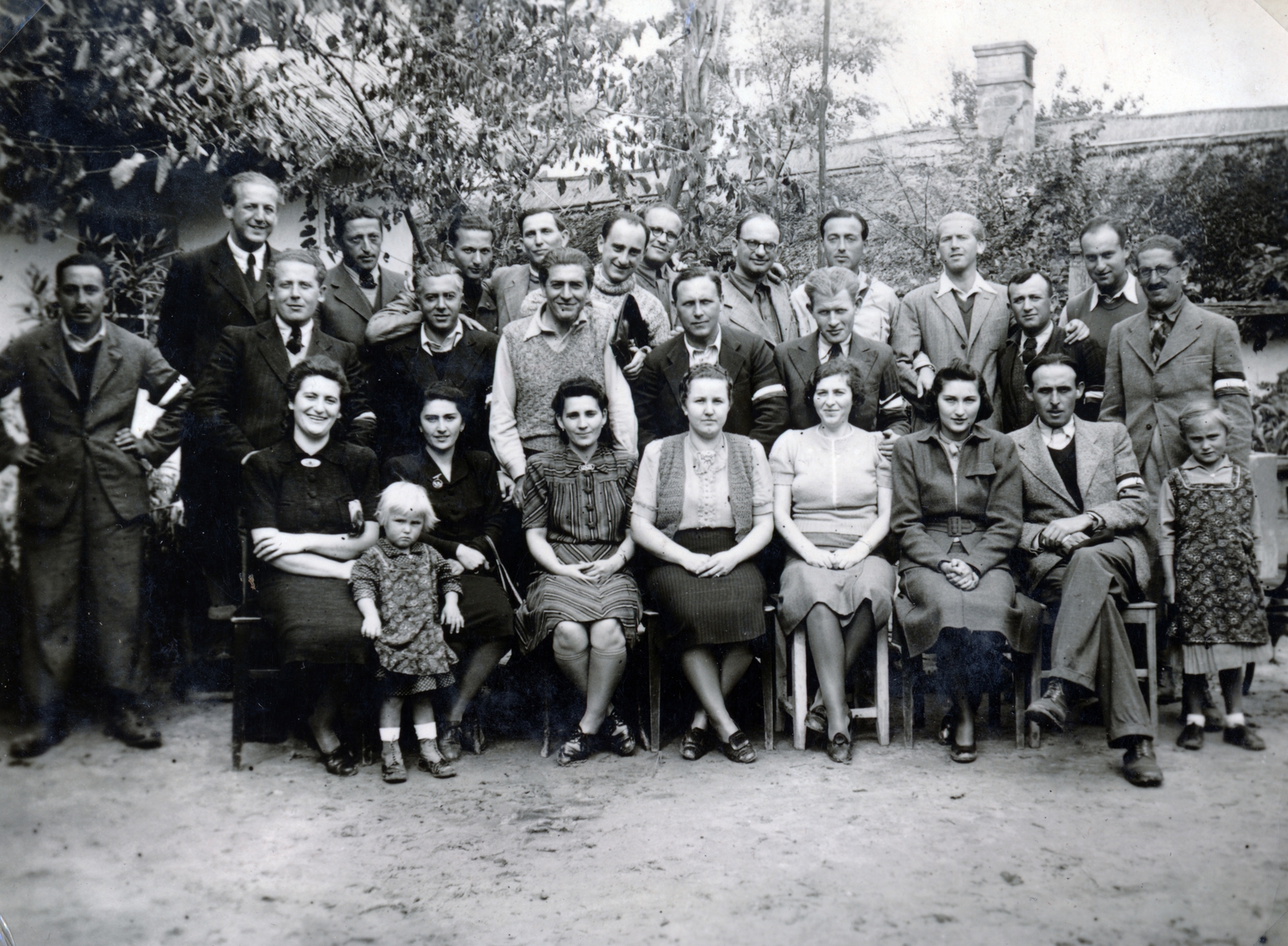 Magyarország, Dabas, Felsődabas (ekkor önálló ma a város része), munkaszolgálatosok és családtagjaik egy látogatás alkalmával., 1940, Szántó István dr., Fortepan #162884