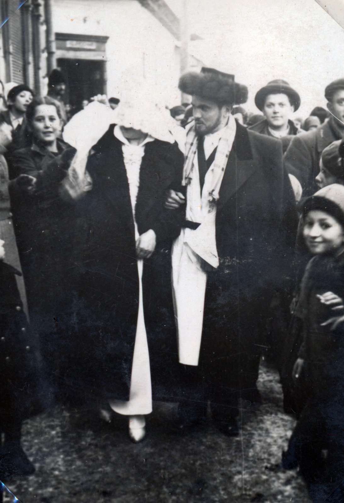 Romania,Transylvania, ortodox zsidó esküvő., 1940, Szántó István dr., wedding ceremony, judaism, fur hat, veil, Fortepan #162910