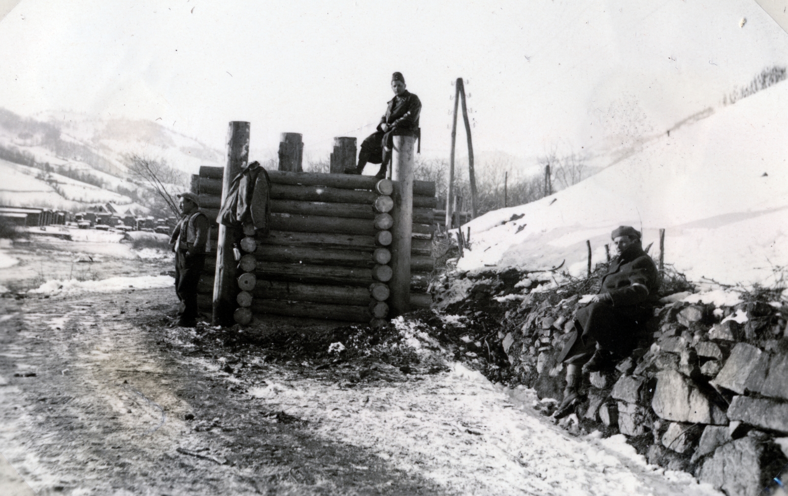 Románia,Erdély, Ruszpolyána, (ekkor Havasmező), munkaszolgálatosok egy úttorlasznál., 1940, Szántó István dr., munkaszolgálatos, Fortepan #162930