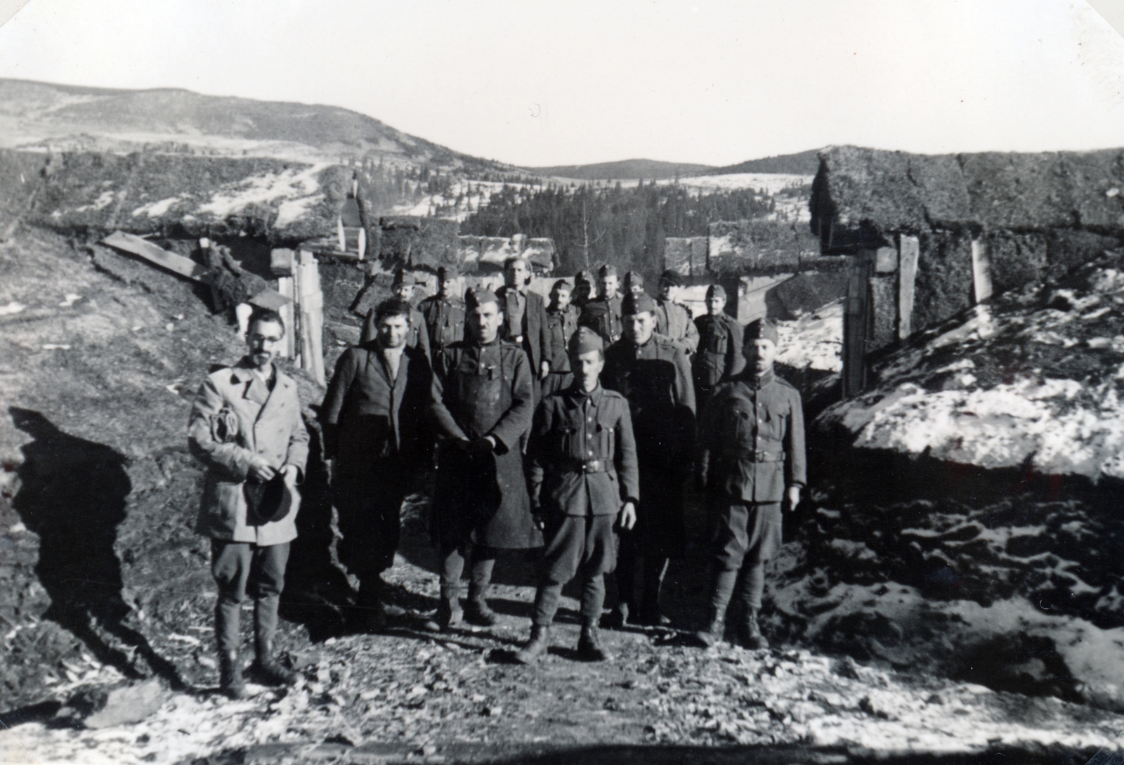 Románia,Erdély, Radnai-havasok (Munții Rodnei), Borsai-hágó (Pasul Prislop), az Árpád-vonal egyik erődje., 1940, Szántó István dr., munkaszolgálatos, Fortepan #163056