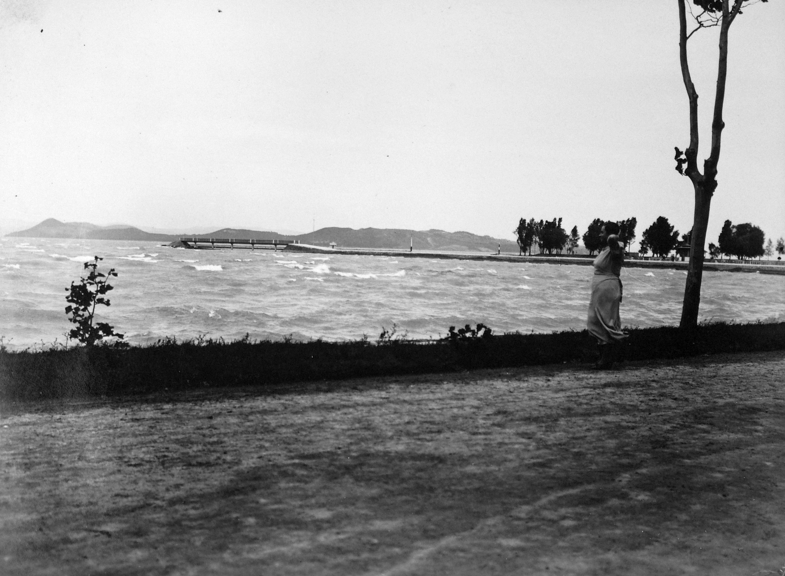 Hungary, Balatonföldvár, Kvassay sétány, háttérben a móló, a Galamb sziget és Tihany látszik., 1939, Fortepan, Lake Balaton, Fortepan #16307