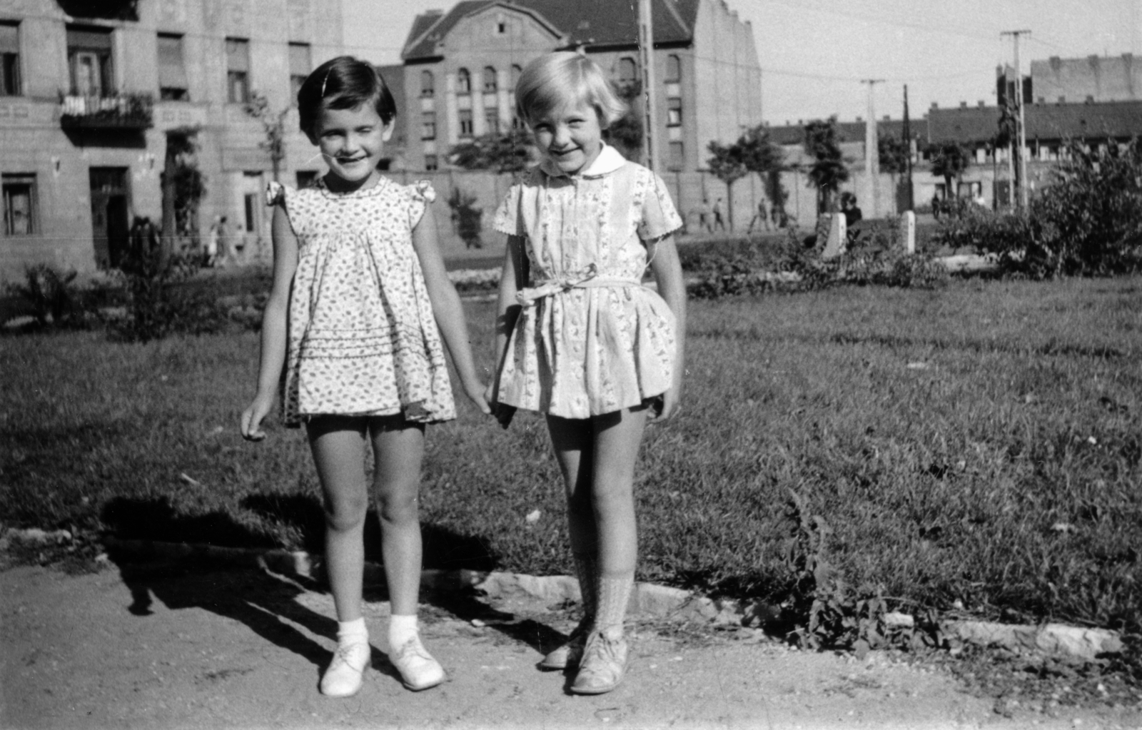 Hungary, Budapest XIII., balra a Róbert Károly körút 90. számú ház, háttérben távolabb a Reitter Ferenc utcában álló épületek látszanak., 1962, Váradi Judit, Budapest, Fortepan #163104