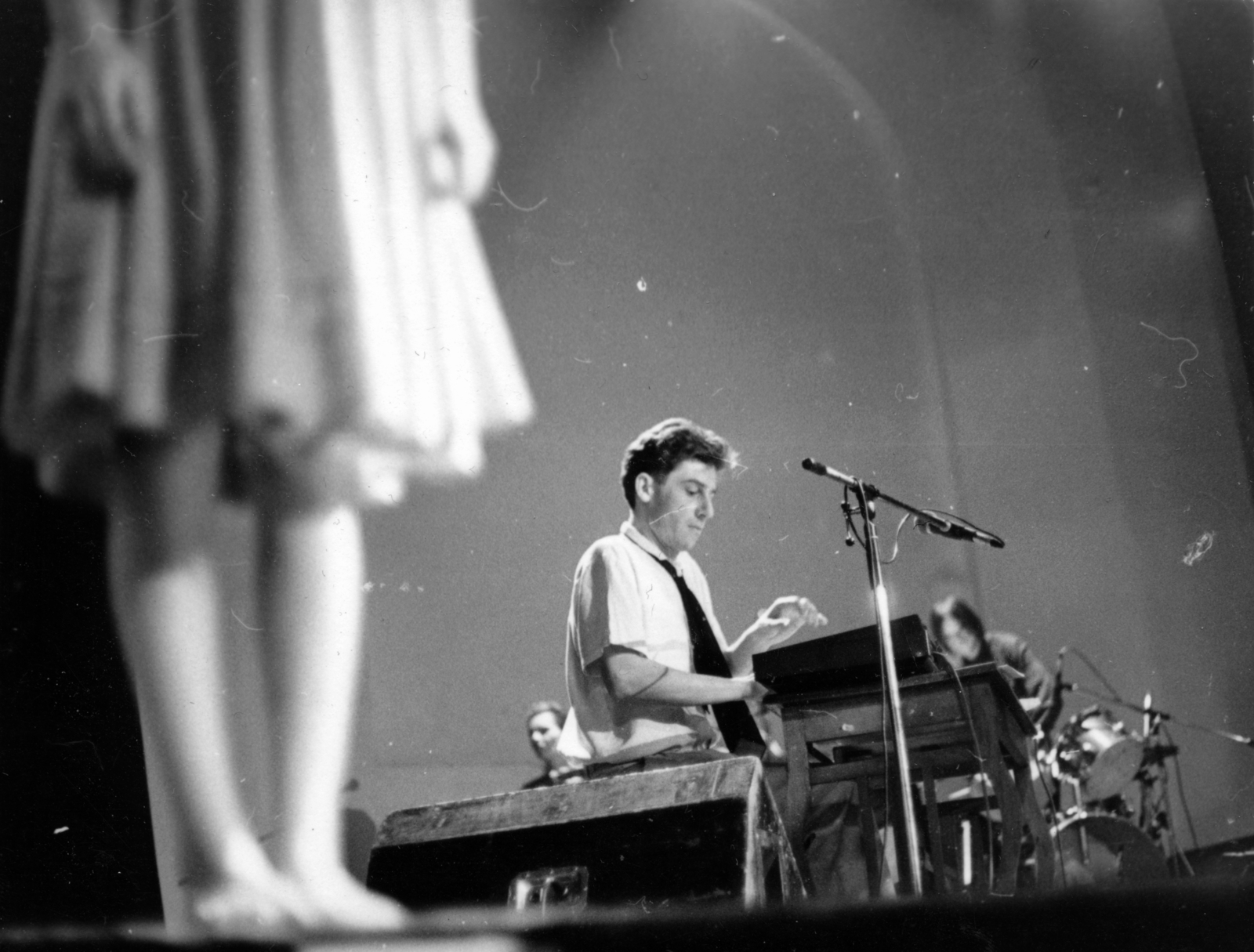 Hungary, Budapest V., Egyetemi Színpad, Másik János zenész és zeneszerző. A felvétel Angelus Iván táncos, koreográfus, pedagógus a Korom helyébe című “szólóest”-je alkalmával készült., 1986, Budapest Tánciskola Archívuma, Budapest, Fortepan #163199