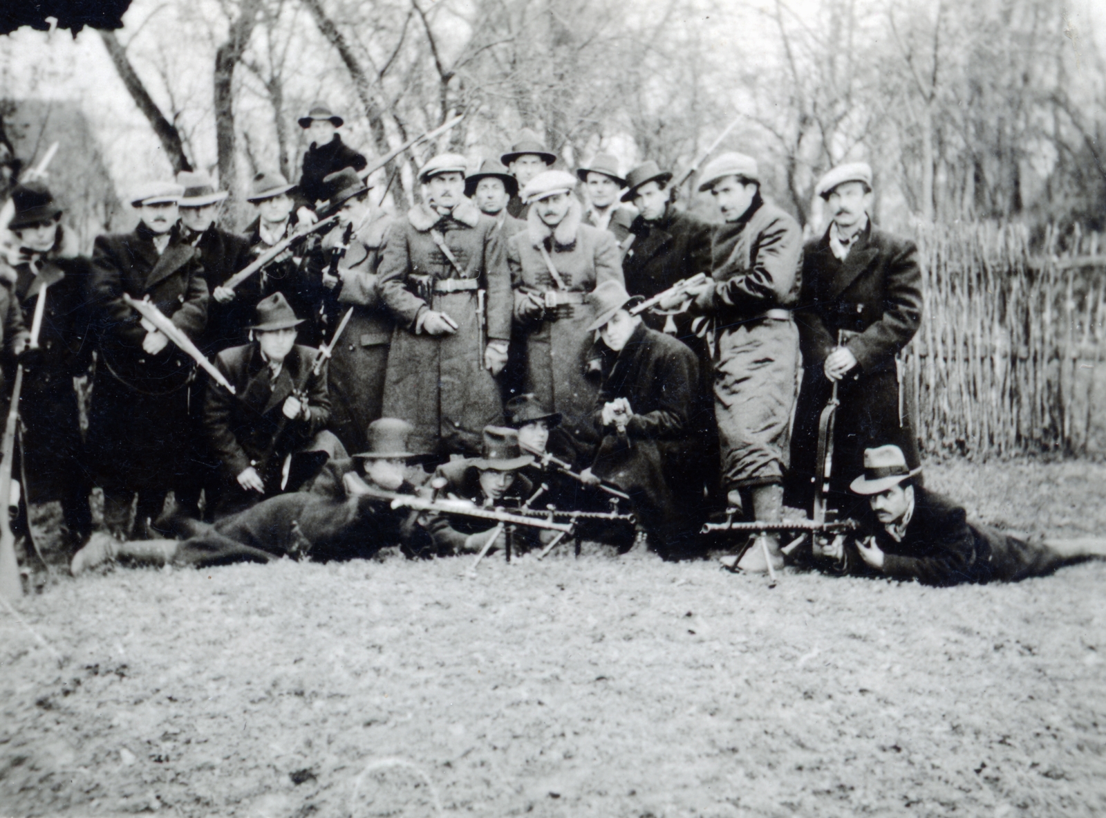 Ukraine,Zakarpattia Oblast, az újjászerveződött Rongyos Gárda., 1938, Gödér Hajnal, weapon, men, machine gun, tableau, Fortepan #163289