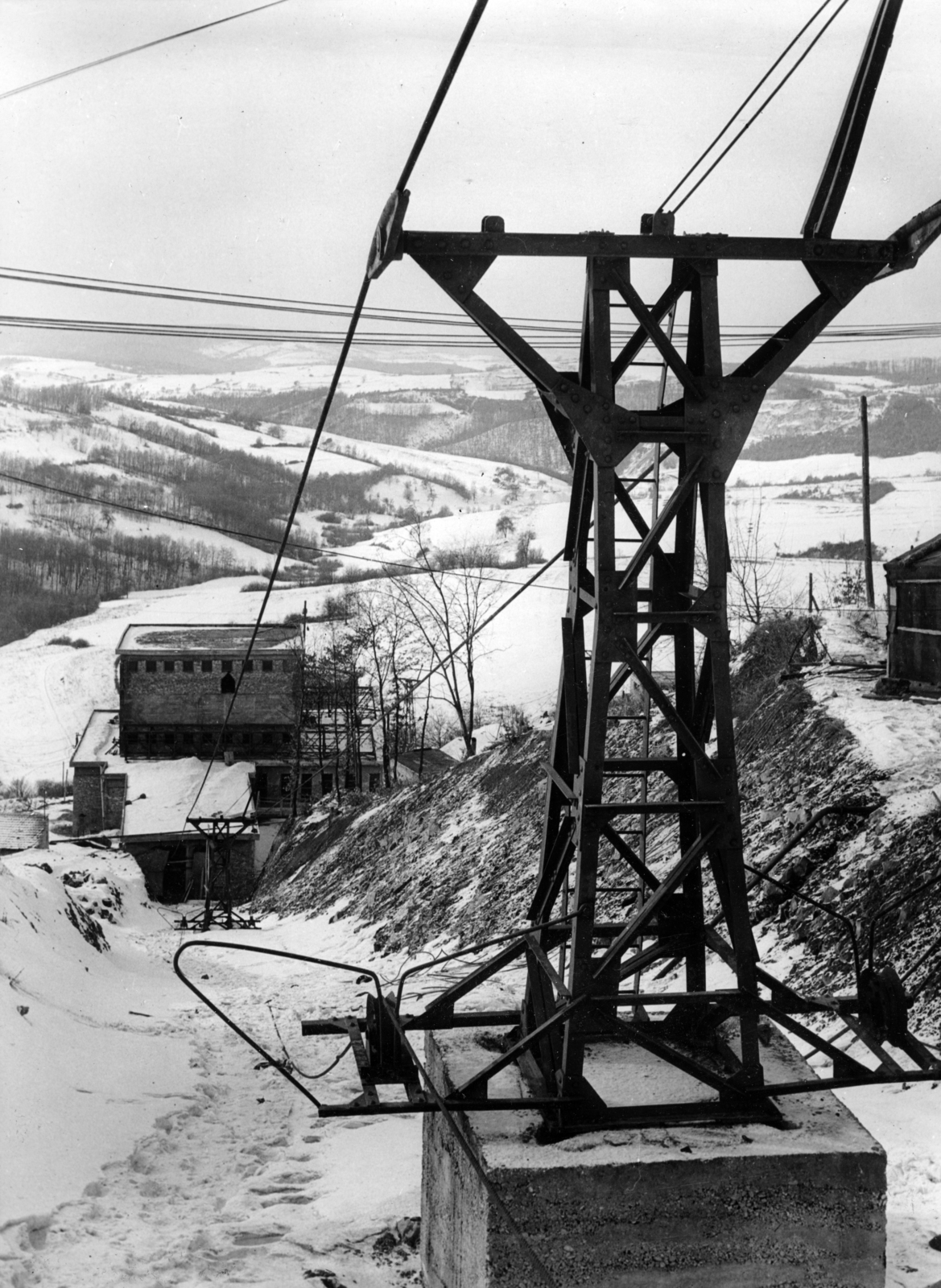 Hungary, Komló, a III. akna drótkötélpályája. , 1953, Hegybíró család, cableway, Fortepan #163334