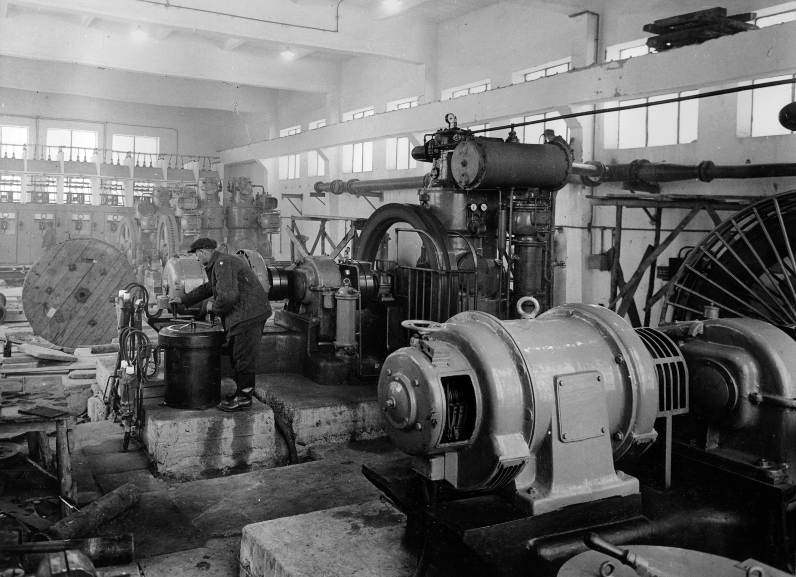 Hungary, Komló, 1953, Hegybíró család, generator, electricity, Fortepan #163340