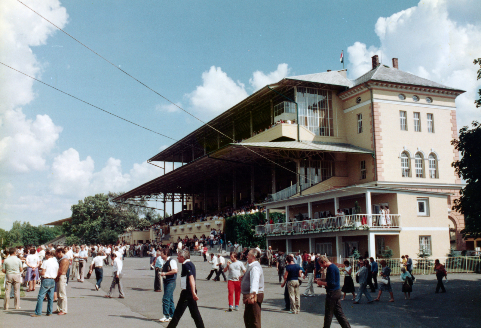 Hungary, Budapest X., Albertirsai (Dobi István) út, Lóversenypálya (később Kincsem Park), az I. helyi tribün., 1986, Kopátsy Sándor, Budapest, colorful, Fortepan #163484