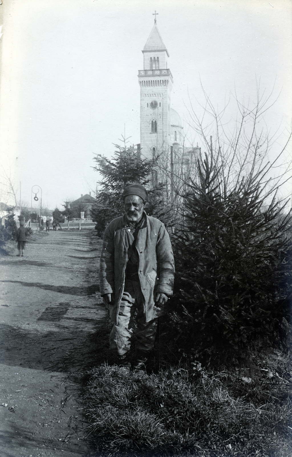 Szerbia, Paraćin, háttérben a Szentháromság-templom (Crkva Svete Trojice)., 1917, Wittner Lucia, Fortepan #163498