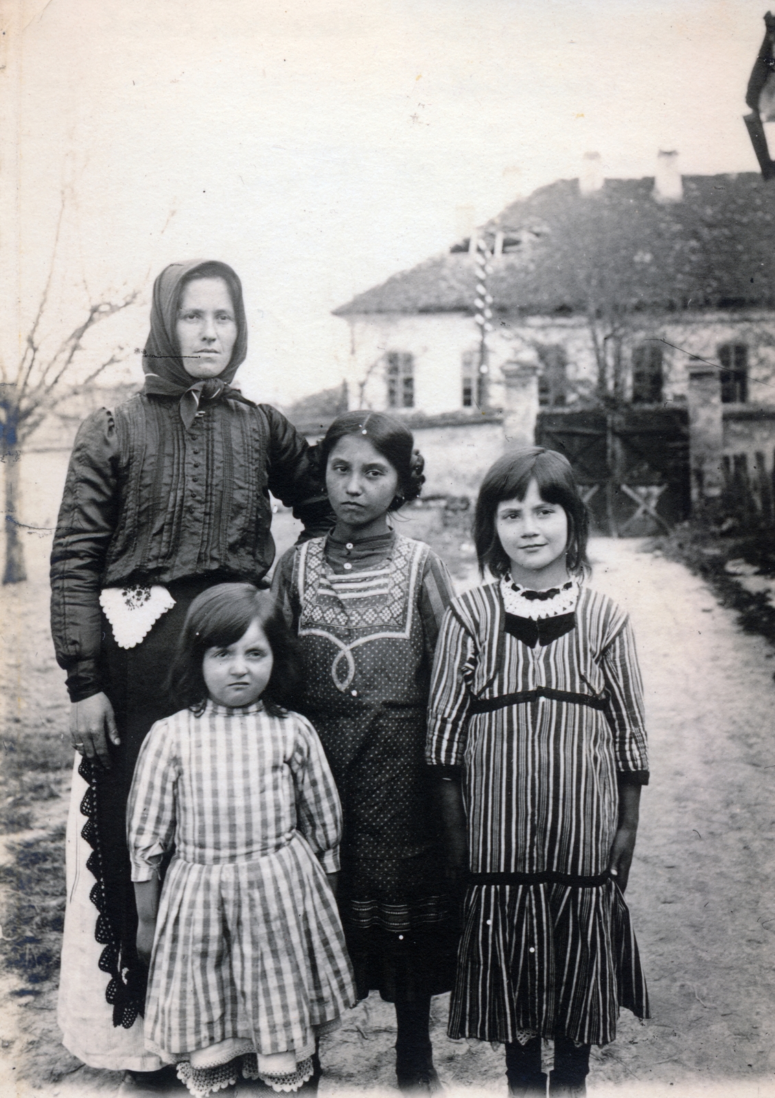 1916, Wittner Lucia, kid, headscarf, folk costume, tableau, handkerchief, Fortepan #163516