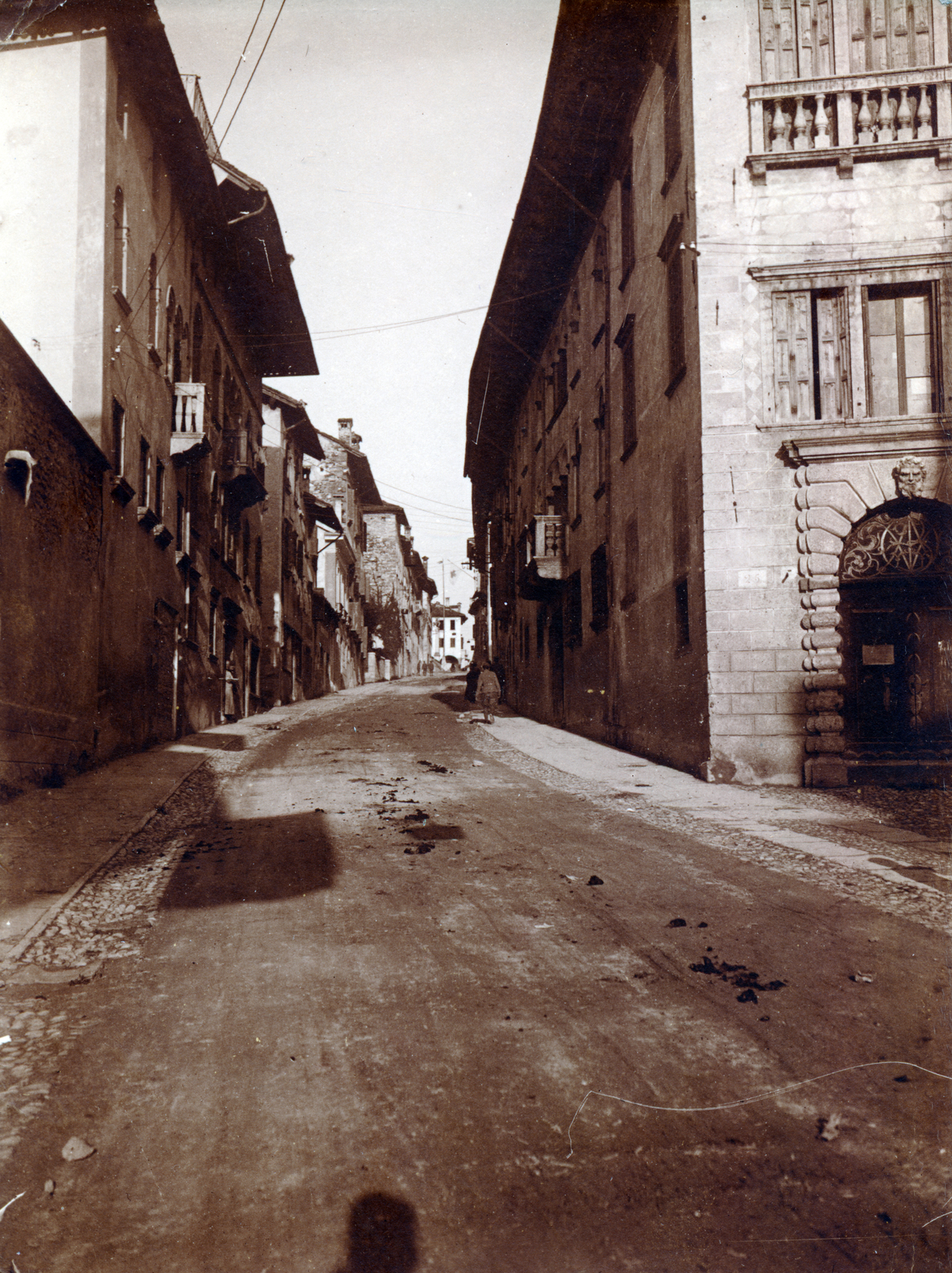 Olaszország, Feltre, Via Mezzaterra 10-es számú háztól a Via Lorenzo Luzzo felé., 1918, Wittner Lucia, Fortepan #163586