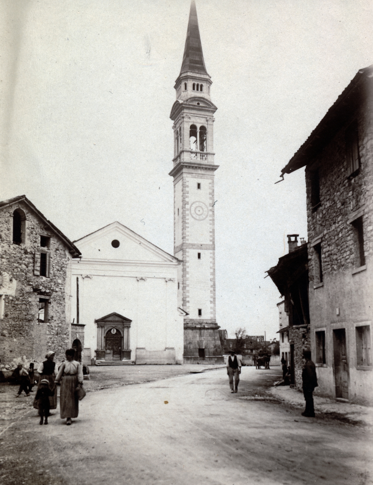 Olaszország, Fonzaso, Piazza Chiesa, Szűz Mária Születése-templom (Chiesa della Natività della Beata Vergine Maria)., 1918, Wittner Lucia, Fortepan #163604