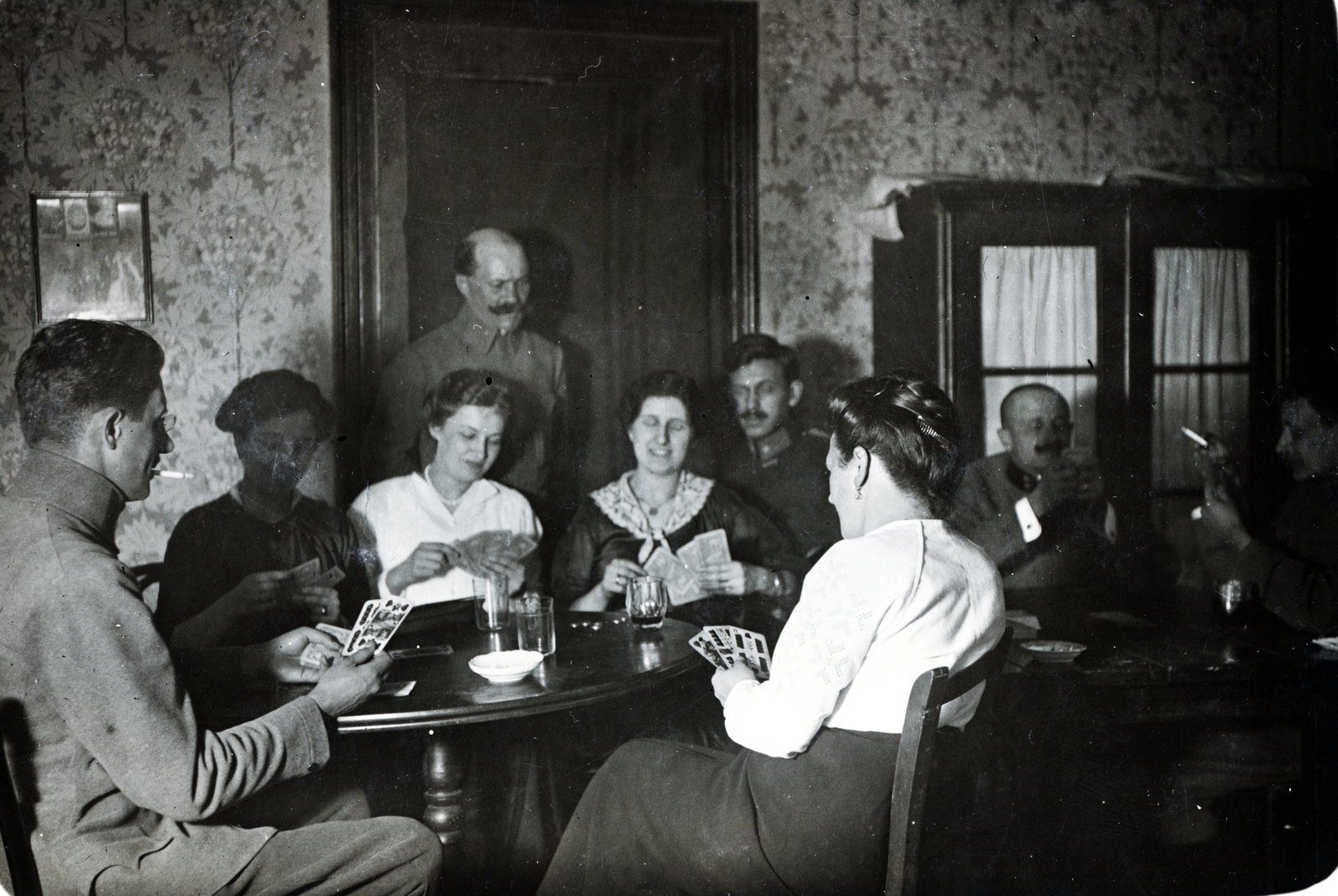 Serbia, Jagodina, 1917, Wittner Lucia, smoking, tableau, card game, Fortepan #163651