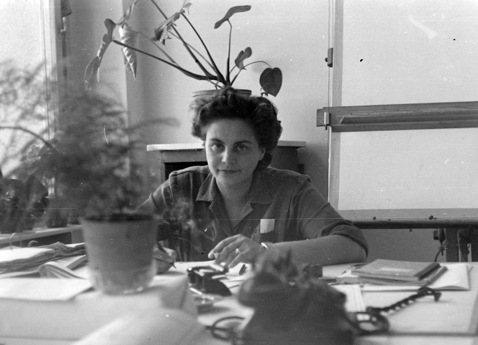 Hungary, Budapest I., Krisztina körút 55., KGMTI (Kohó-és Gépipari Minisztérium Tervező Irodái)., 1957, Kurutz Márton, portrait, workplace, cigarette, smoking, desk, telephone, technical drawing, interior, lady, plotter, Budapest, Fortepan #16367