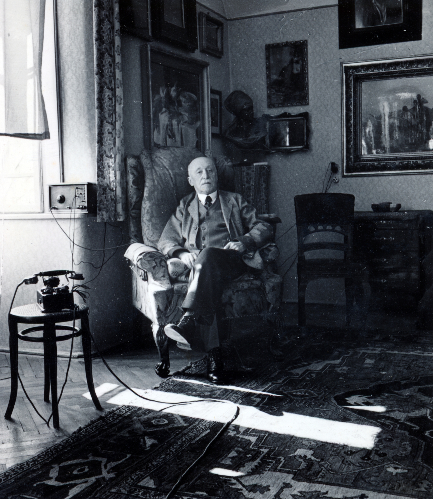 1932, Suzanne Lorant, telephone, bust, painting, picture frame, arm chair, portrait, old person, interior, Fortepan #163716